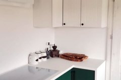 blat kuchenny i ściana wykończona mikrocementem, bezfugowo