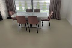 podłoga z mikrocementu w salonie , jadalni i korytarzu