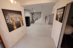 podłoga z mikrocementu w salonie i jadalni