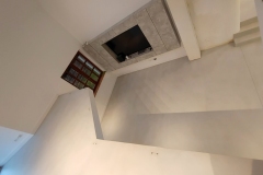 podłoga z mikrocementu w salonie i jadalni