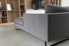 posadzka z mikrocementu w salonie