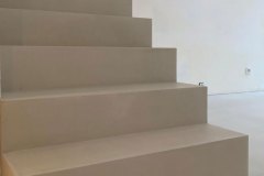 mikrocement Resistone na schodach