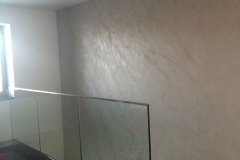 mikrocement na ścianie