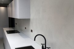 mikrocement na ścianie