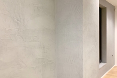 mikrocement na ścianie