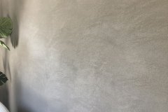 mikrocement na ścianie